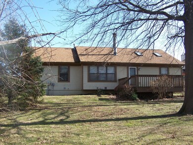 469 Leamington Ct, Columbus, OH 43213 - photo 3
