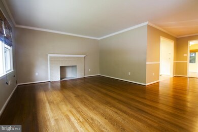 403 Dove Cir SW, Vienna, VA 22180 - photo 4