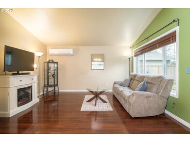 209 E North St, Newberg, OR 97132 - photo 5