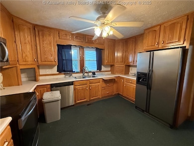 142 Oasis Cir, Logan, WV 25601 - photo 7