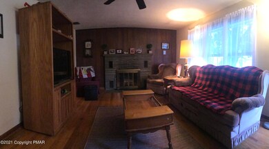 469 Youngwood Dr, East Stroudsburg, PA 18301 - photo 3