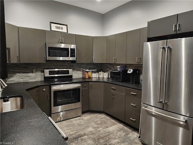 360 S Elm St unit 209, Greensboro, NC 27401 - photo 4