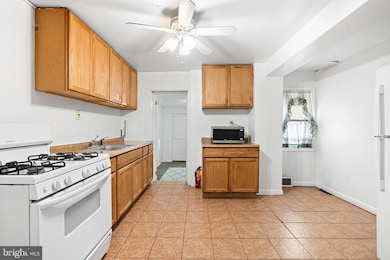 3427 W 3rd St, Marcus Hook, PA 19061 - photo 6