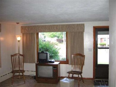 55 Rollins St, Springfield, MA 01109 - photo 6