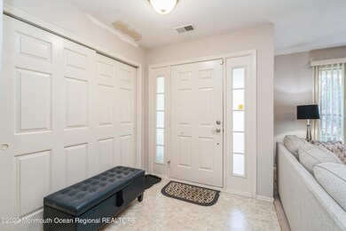 Foyerw/Double Closet