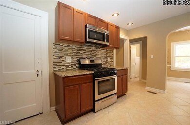 3305 Euclid Heights Blvd, Cleveland, OH 44118 - photo 7