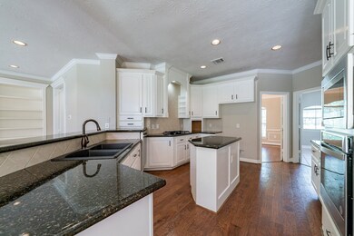 10619 Clubhouse Cir, Magnolia, TX 77354 - photo 3