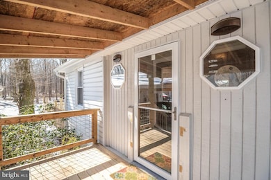 12101 Daisy Ln, Glenn Dale, MD 20769 - photo 4