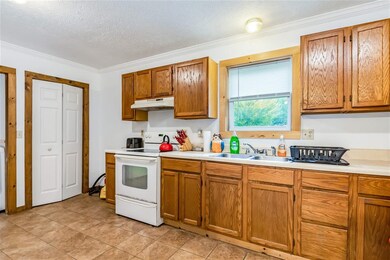 21 Lower Gilman St, Saint Albans, VT 05478 - photo 4