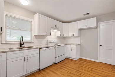 1313 James St, Rosenberg, TX 77471 - photo 2