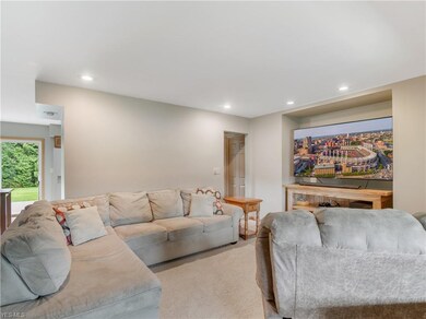 1648 Wilsonway Dr, Barberton, OH 44203 - photo 3