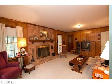 Den/Family/Great Room - 22' x 13' Family room with