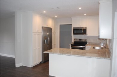 Kitchen with soft close cabinets, granite countert