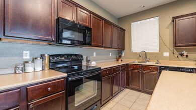 1683 E Elgin St-15