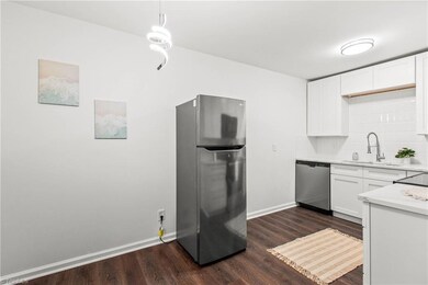 3824 Country Club Rd unit D, Winston Salem, NC 27104 - photo 4