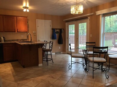 127 Butternut Dr, Schenectady, NY 12309 - photo 2