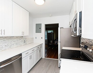 31 Hammond Pond Pkwy unit 1, Chestnut Hill, MA 02467 - photo 2