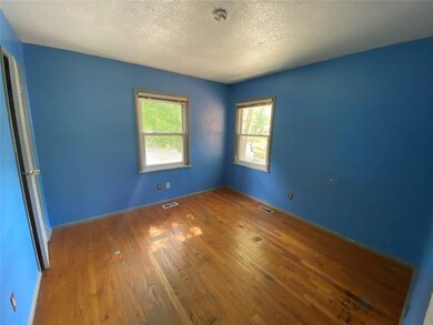 2ND LEVEL / 3RD BEDROOM