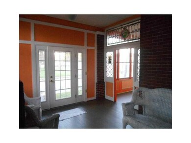 Entry/Foyer.