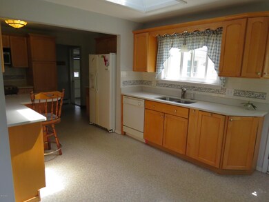 385 Benedict Rd, Pittsfield, MA 01201 - photo 6