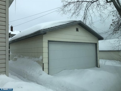 411 4th St NW, Chisholm, MN 55719 - photo 3