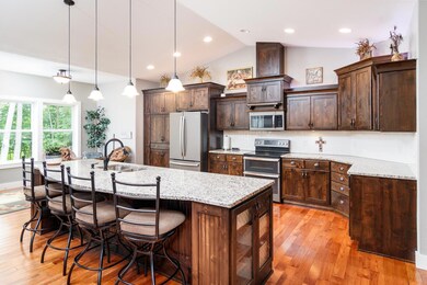 Spacious kitchen with lots of cabinets