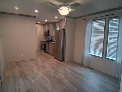 328 W 53rd St unit 10, Anderson, IN 46013 - photo 2