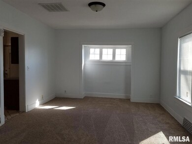 907 Pershing Ave, Davenport, IA 52803 - photo 3