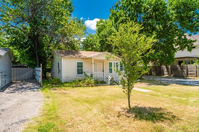 View of front of house featuring a front yard
