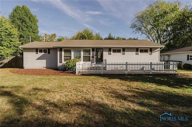 139 S Lind St, Deshler, OH 43516 - photo 2