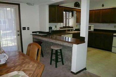 Kitchen. Breakfast Bar