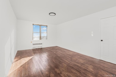 One Oakridge Owners Inc unit 6A, Eastchester, NY 10709 - photo 4