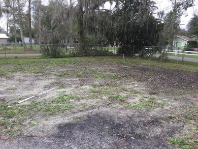 3084 Bessent Rd, Jacksonville, FL 32218 - photo 2