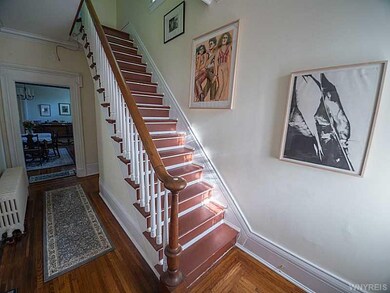 Foyer.