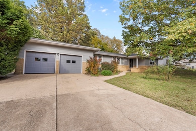 1439 E McClernon St, Springfield, MO 65803 - photo 2