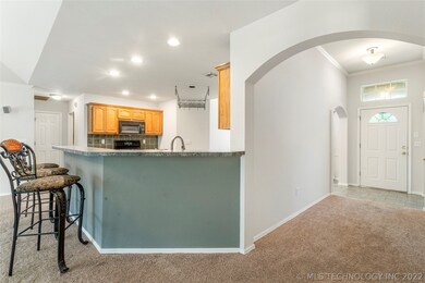 Beautiful arched entryway/kitchen bar