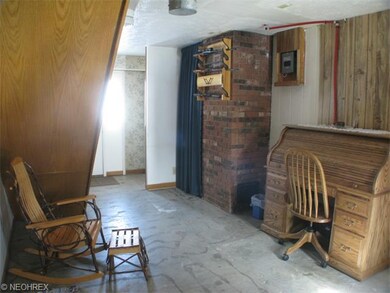 Entry foyer that accesses both living areas