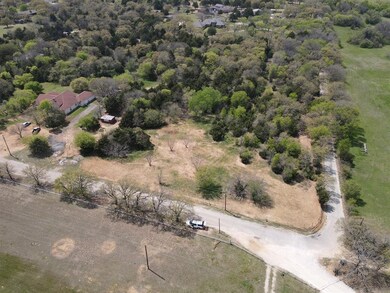 412 Linden St, Keene, TX 76059 - photo 4