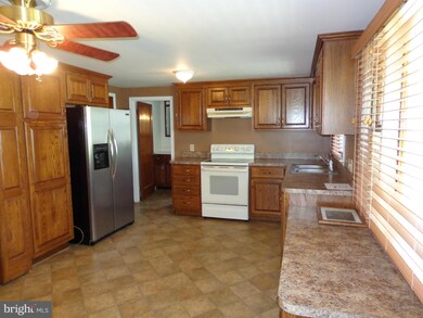 435 Giles Mill Rd, Bunker Hill, WV 25413 - photo 4
