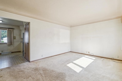 543 Mildred Ave, Waterloo, IA 50703 - photo 5