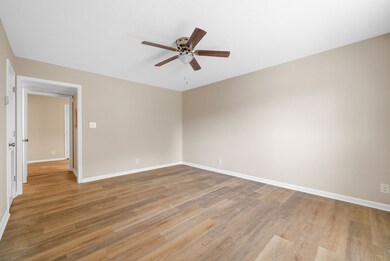 480 Martha Ln unit B, Clarksville, TN 37043 - photo 4