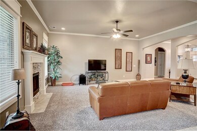 1001 Lindsey Ln, Moore, OK 73160 - photo 7