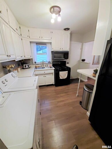 2414 W 13th St, Davenport, IA 52804 - photo 5