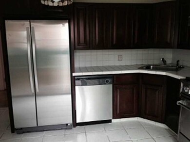 Kitchen. BRAND NEW FRIDGE AND 6 BURNER  STOVE,  AL