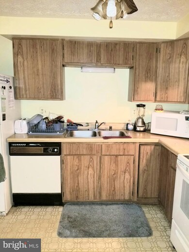 11302 Kettering Ln, Upper Marlboro, MD 20774 - photo 5