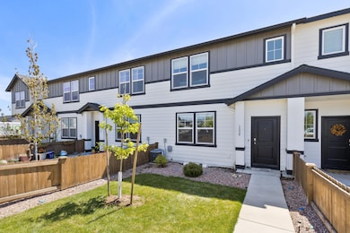 1226 NW Upas Place, Redmond, OR 97756 - photo 2