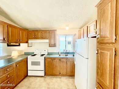 18KITCHENSTRAIGHT