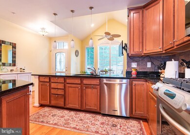 7267 Pebble Creek Dr, Elkridge, MD 21075 - photo 5