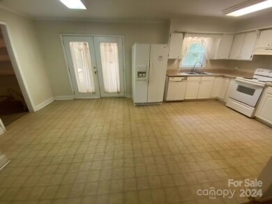 1004 Holly Hills Dr, Gastonia, NC 28052 - photo 2