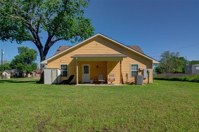 534 E Brockett St, Sherman, TX 75090 - photo 4